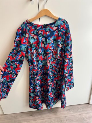 Vestido corto estampado manga larga
