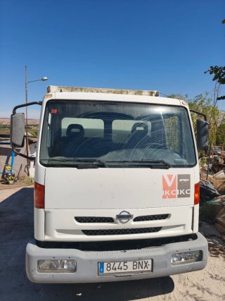 Nissan Atleon 2002