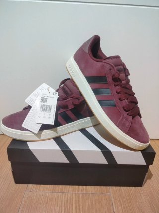 Zapatillas Adidas Buerdeos y Negras