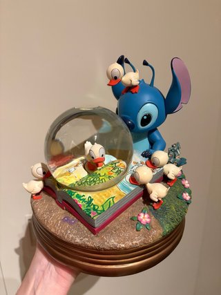 Figura Stitch con Patitos Bola de Nieve Disney