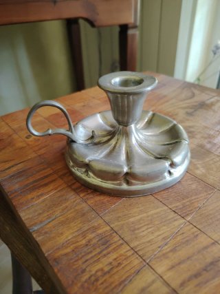 Portacandele in peltro con manico