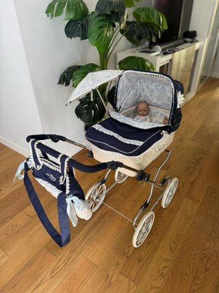 Coche de muñecas + 2 muñecas