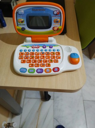 Peque Ordenador VTech Naranja y Blanco