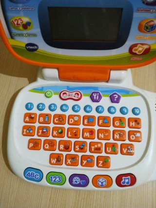 Peque Ordenador VTech Naranja y Blanco