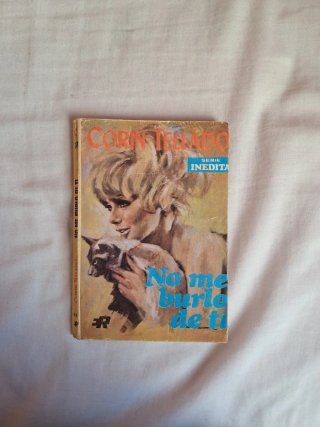 Libros antiguos de colección variados.