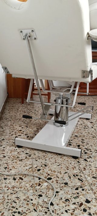 Camilla de masaje profesional hidráulica.
