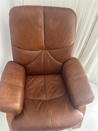 Sillón de cuero marrón
