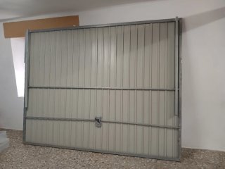 Puerta de garaje metálica