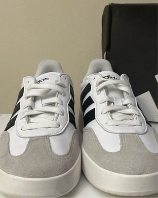 Adidas barreda  Botines Blancos y Grises