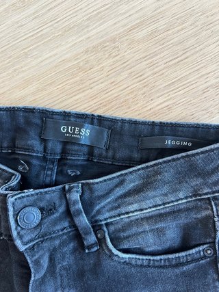 Pantalón vaquero Guess tiro bajo negro
