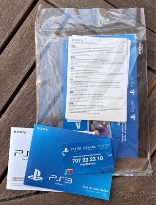 PlayStation 3 Super Slim con mando y caja