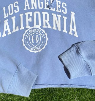 Sudadera Hollister Croped Azul Celeste (Talla S/M)