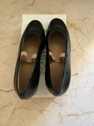 Zapatos de tacón negros para baile.