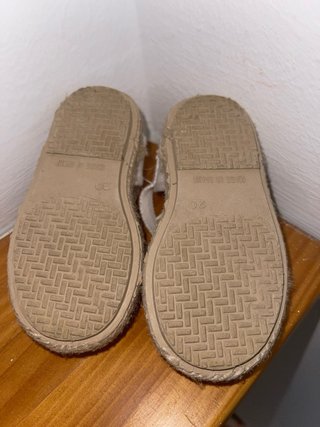 Alpargatas de esparto beige y blancas