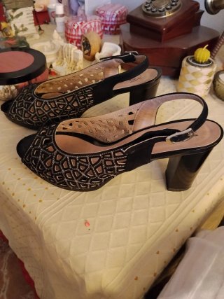 Zapatos Pitillos Negros y Plateados