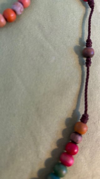 Rosario de madera multicolor