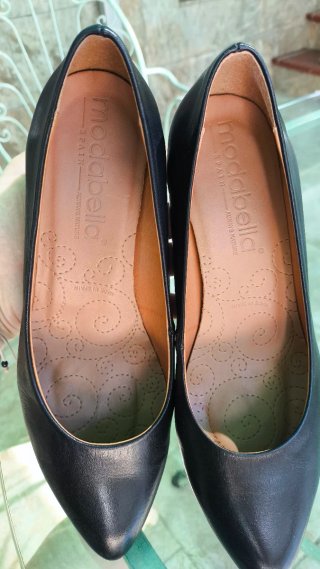 Zapatos de salón negros talla 37. Modabella.