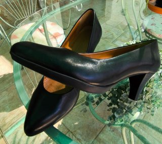 Zapatos de salón negros talla 37. Modabella.