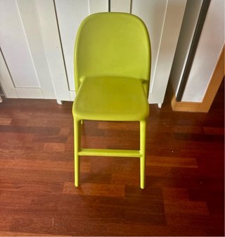 Silla infantil verde IKEA