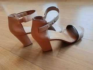Sandalias tacón rosa empolvado