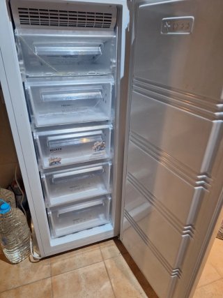 Congelador Vertical Becken A+ 145x55x55