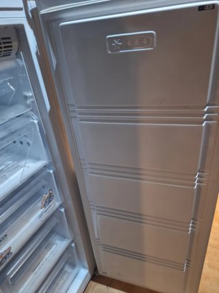 Congelador Vertical Becken A+ 145x55x55