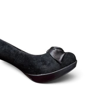 Elegant black suede pumps with flower detail 36