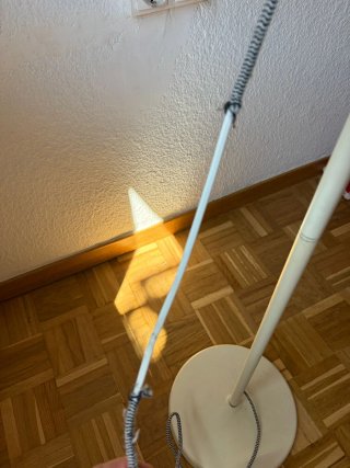 Lámpara de pie IKEA blanca Renarp