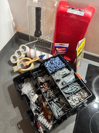 Caja de herramientas y útiles varios REGALO CUBO