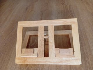 Supporto per libri in legno