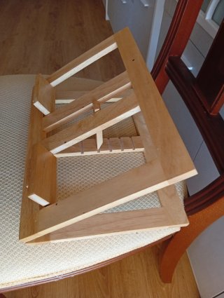 Supporto per libri in legno