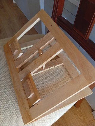 Supporto per libri in legno