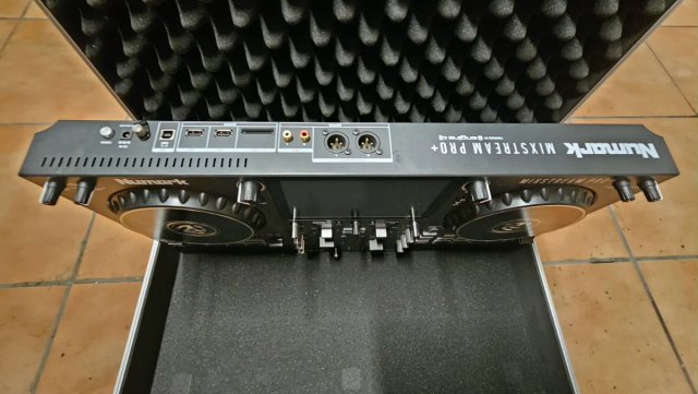 Numark Mixstream PRO+ Maletín DJ