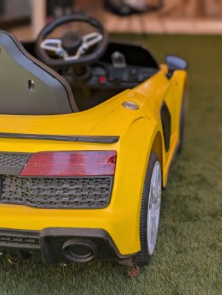 Coche Eléctrico Infantil Audi R8 Amarillo