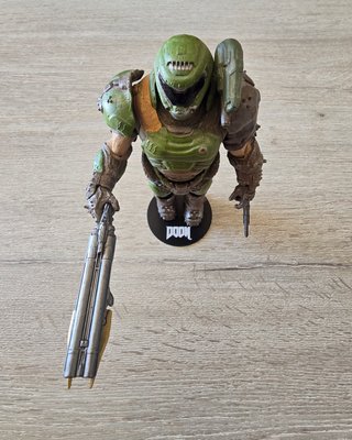 Figura Doom Slayer McFarlane Toys
