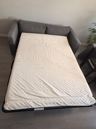 Sofá cama gris de tela