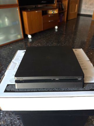 PlayStation 4 Slim 1TB