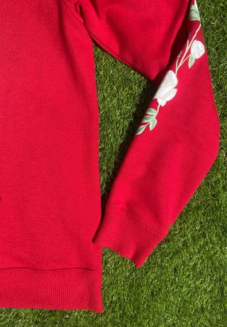 Sudadera Hollister Roja con Flores en las mangas
