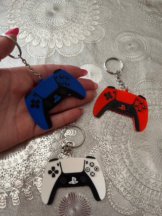 Tres llaveros Mando PlayStation azul/rojo/blanco
