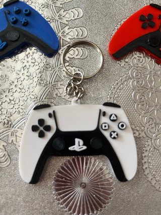 Tres llaveros Mando PlayStation azul/rojo/blanco