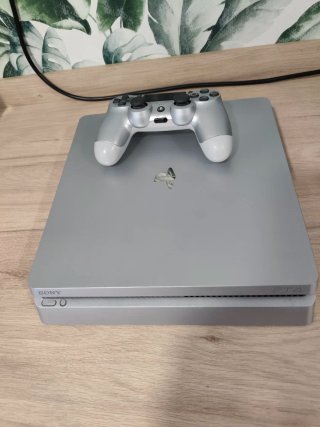 PS4 Slim 500GB Plata más mando