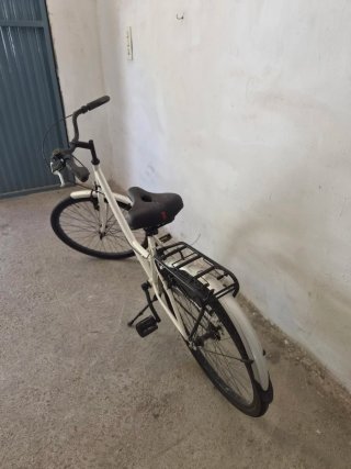 Bicicleta de paseo blanca