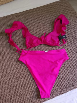 Bikini Zara rosa volantes talla L