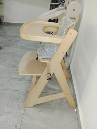 Trona de madera para bebé
