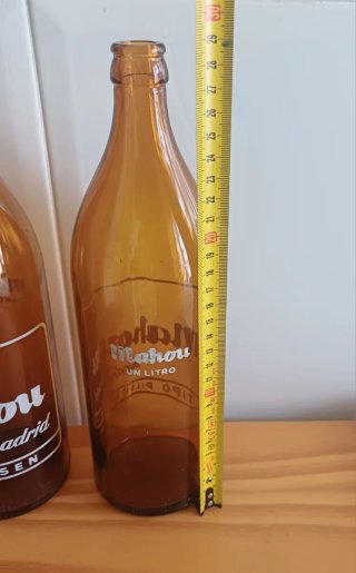 Bottiglie di birra Mahou Madrid antiche