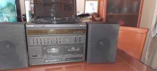 Equipo de música Brighton con tocadiscos y ecualiz