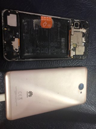 Dos móviles Huawei p30 lit y otro y7