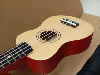 Ukelele Soprano Makai Natural con funda