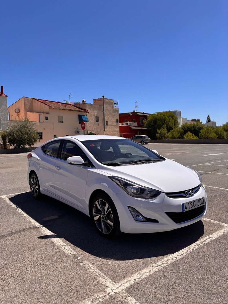 Hyundai Elantra 1.6 MPI 2015 - foto 1