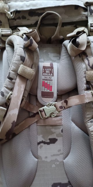 Mochila Altus arida pixelada con bolcillos lateral
